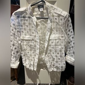 Size women’s eight Shorty jacket with tie string at the bottom. White